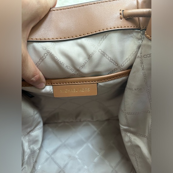 Micheal Kors backpack - Picture 4 of 8